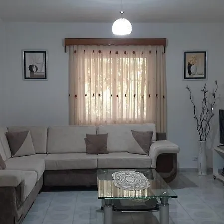 House 28 * Orikum